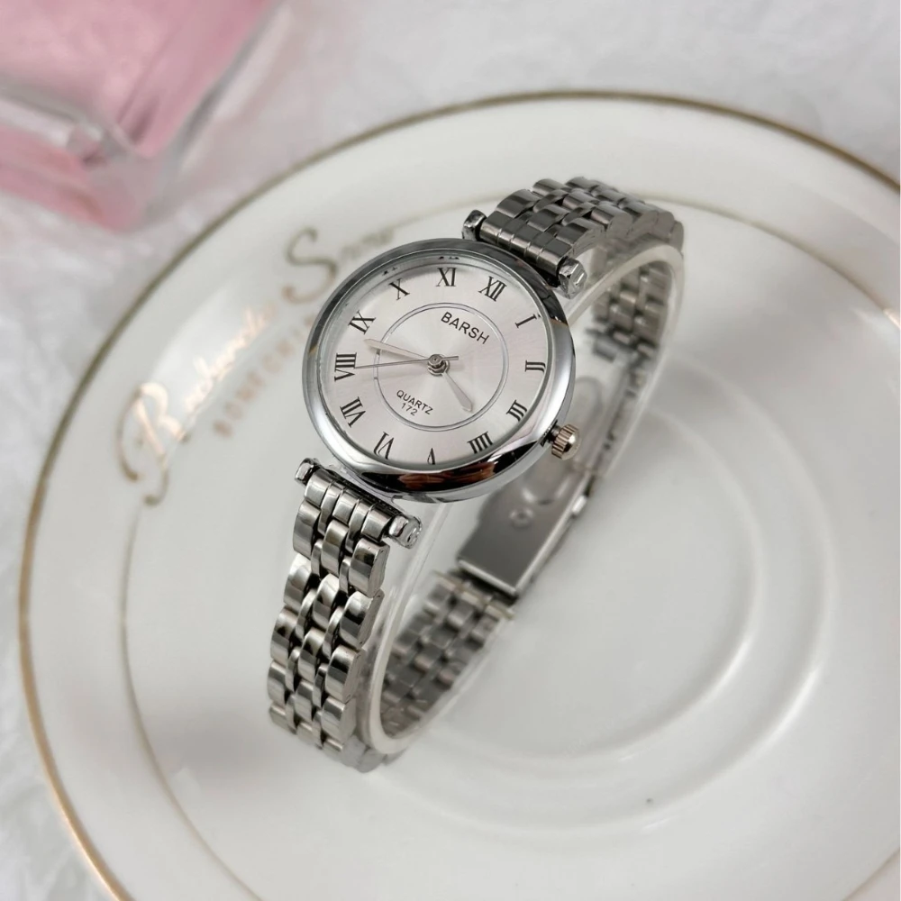 ساعة نسائية جديدة بحزام فولاذي ساعات رائعة للسيدات بسيطة ورقيقة مدمجة ساعة معصم عصرية على مدار الساعة