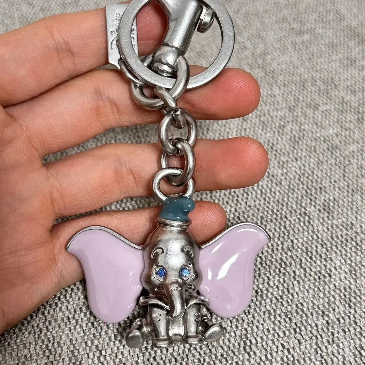 

Joint limited edition Dumbo pendant pendant cute keychain keychain cartoon, super cute three-dimensional