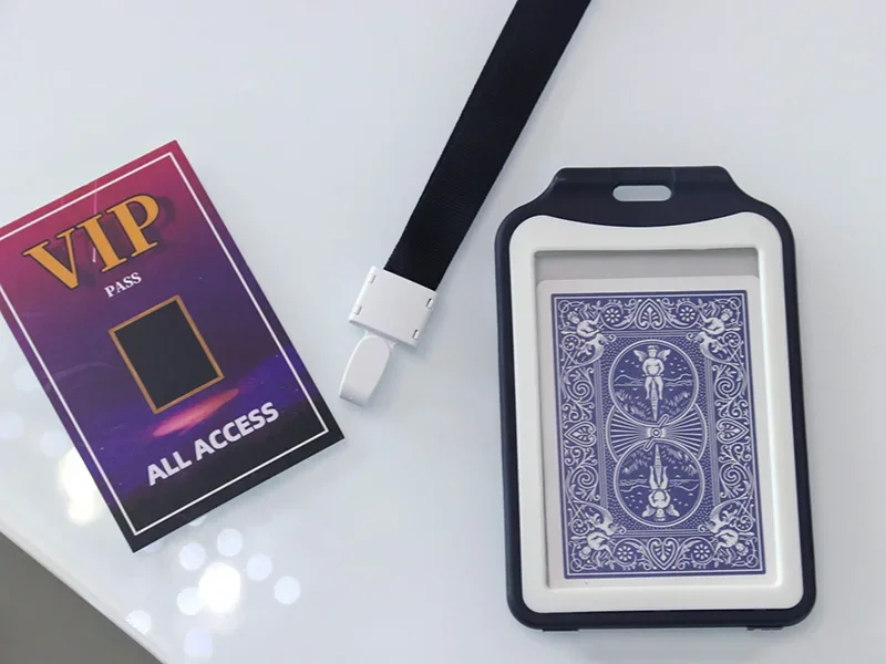 Close Up Magic Tricks VIP Card Compression By J.C Magic Gimmicks Street Magic Props Magician Visual Magia Magie Professionnelle
