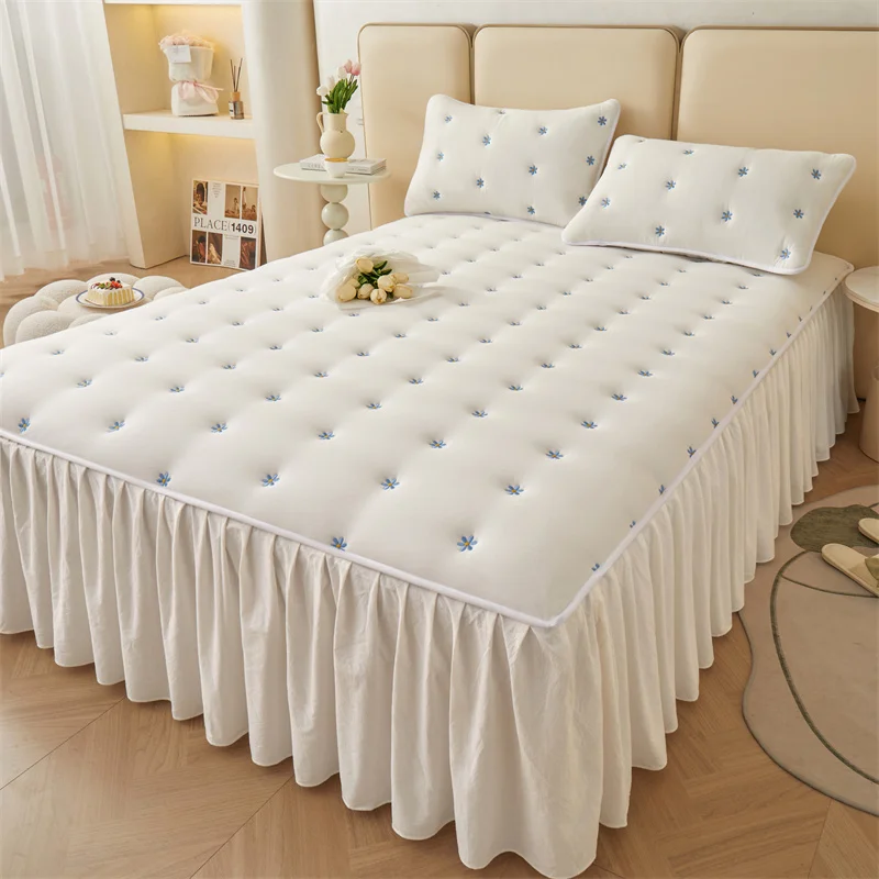 

AI WINSURE Thick Embroidered Bedspread Double Bed Size with Ruffles Queen King Soybean Fiber Bed Cover with 2 Pillowcases