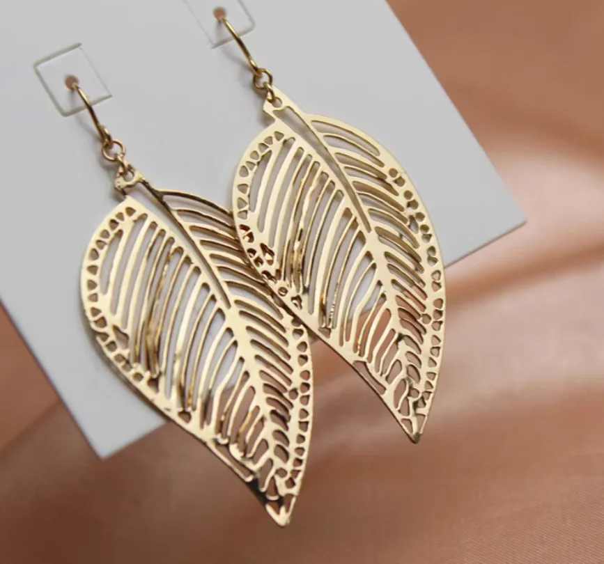 New European and American style metal hollowed-out leaf-shaped earrings, trendy, unique, exaggerated, and fashionable women's ea