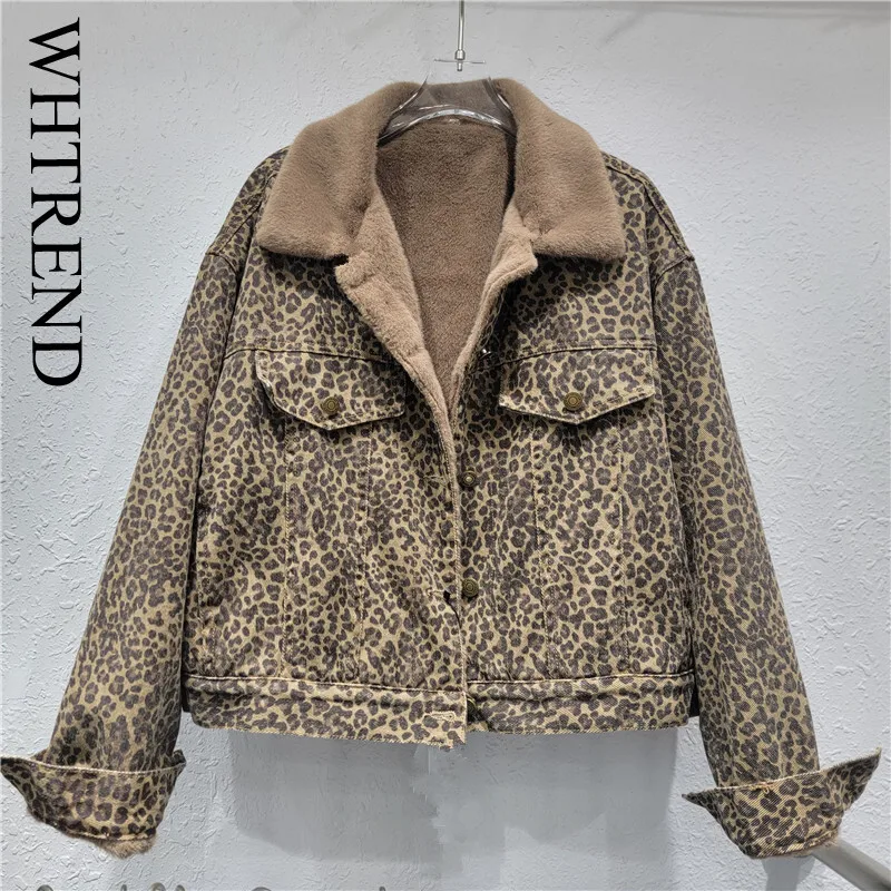 

WHTREND Высококачественная утолщенная джинсовая короткая куртка в европейском стиле из искусственной норки с леопардовым принтом для женщин, новинка зимы 2025 года, теплый топ WH1907