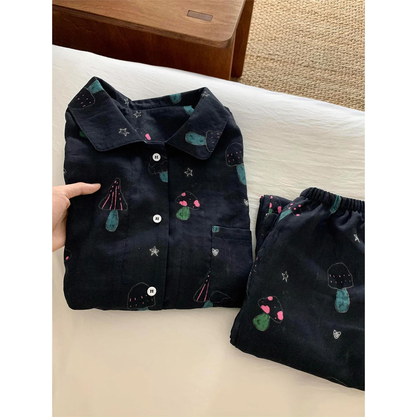 

Design Sensation Large Size Mushroom Print Long Sleeve Sleepwear for Women Casual Black Home Clothes Suitable for Outdoor