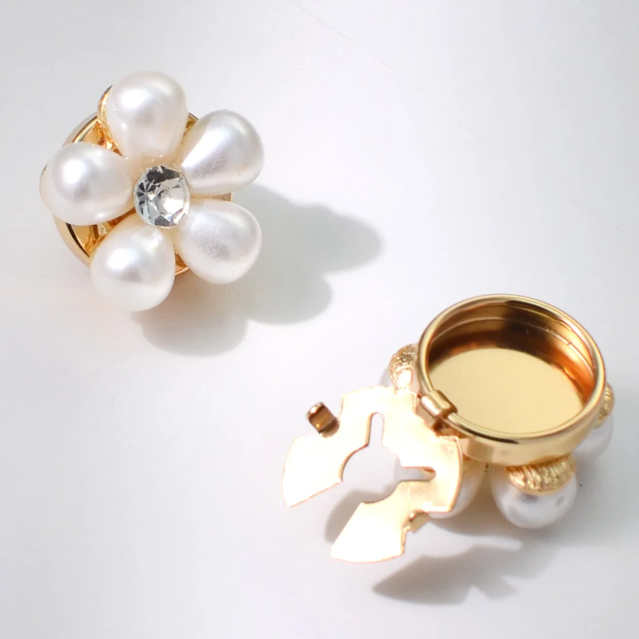 

1Pair Retro Pearl Little Flower Button Covers Women Shirt Blouses Dress Sleeves Cufflinks Sewing DIY Craft Decor Embellishment