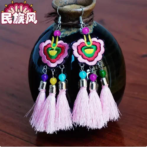 أنثى العرقية نمط التطريز الرجعية الأداء المرحلة شرابة الأقراط