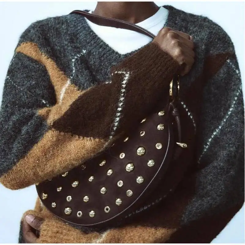 Designer Studded Crescent 2025 New Women's Metal Underarm High-End Retro Rivet Polka Dot Shoulder Bag