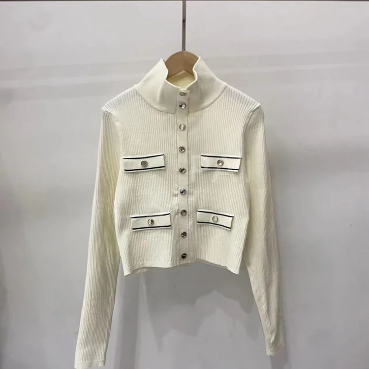 

Новый женский кардиган S Home на раннюю весну: вязаный топ с высоким воротником, декорированный буквенным принтом, на пуговицах, приталенный, удлиненный