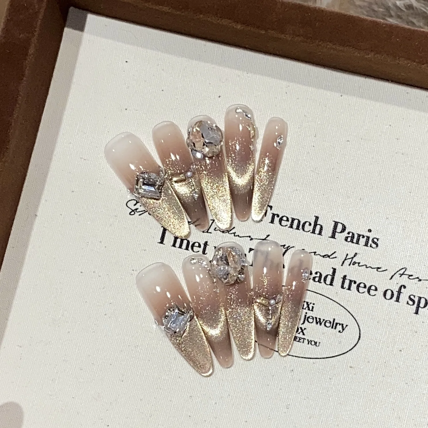 10個入り ジェントルヌードフレンチネイルアート ロングアーモンド レオパード柄 再利用可能ネイルセット シルバーリボン付き ウェアラブルアクリルネイルチップ