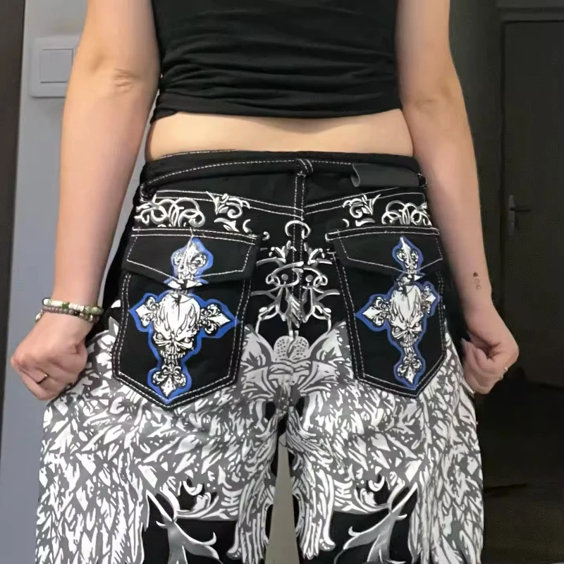 Y2K men's retro embroidered jeans, fashionable street style, unique pattern, casual loose trousers to create a trendy outfit