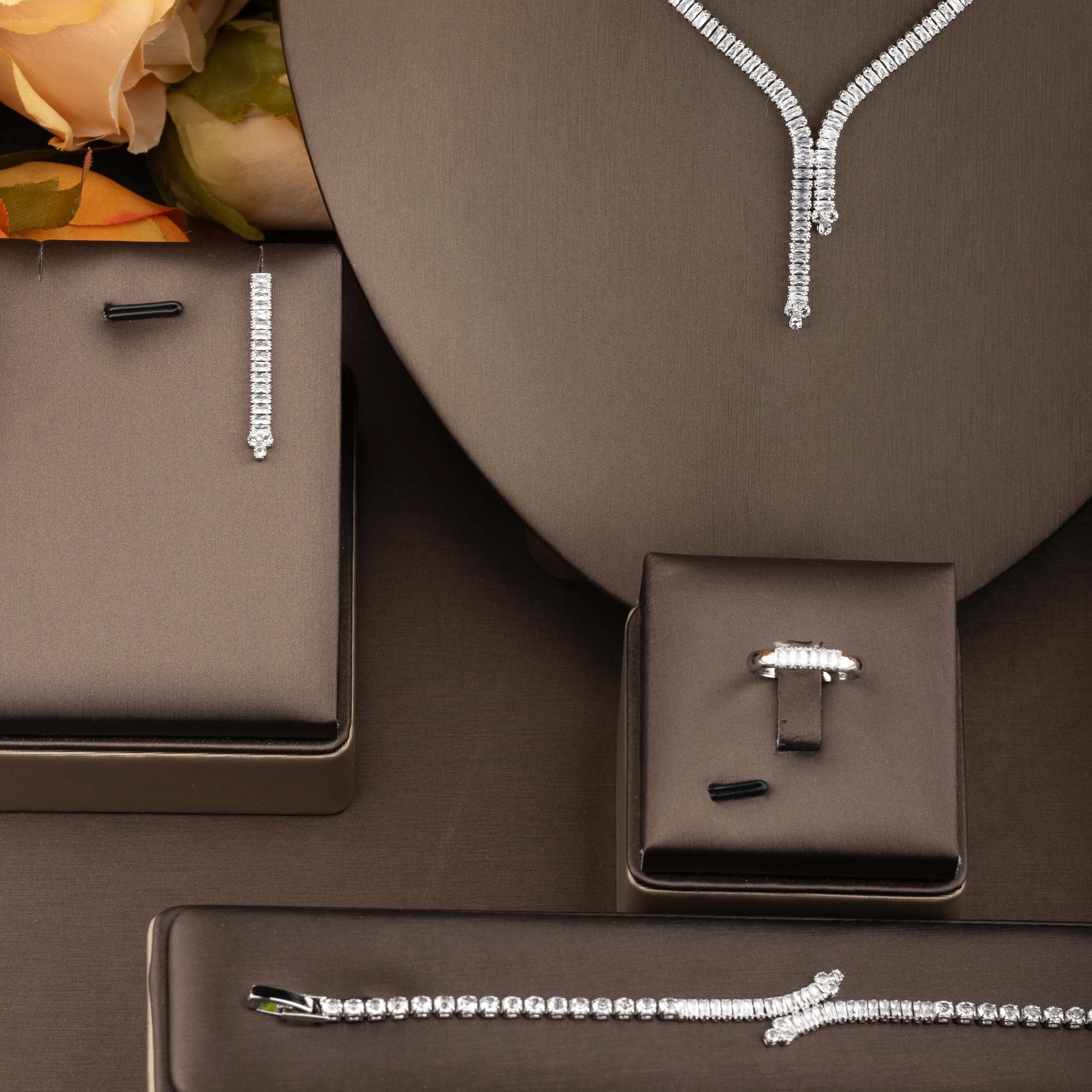 1 set of minimalist style jewelry set with cubic zirconia inlays, suitable for women to wear at daily banquets, does not include a gift box