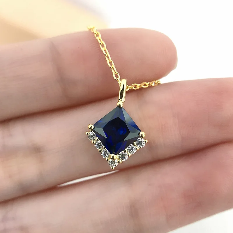 18K gold necklace clavicle chain princess blue diamond shaped micro-set diamond necklace 2 carat high carbon diamond