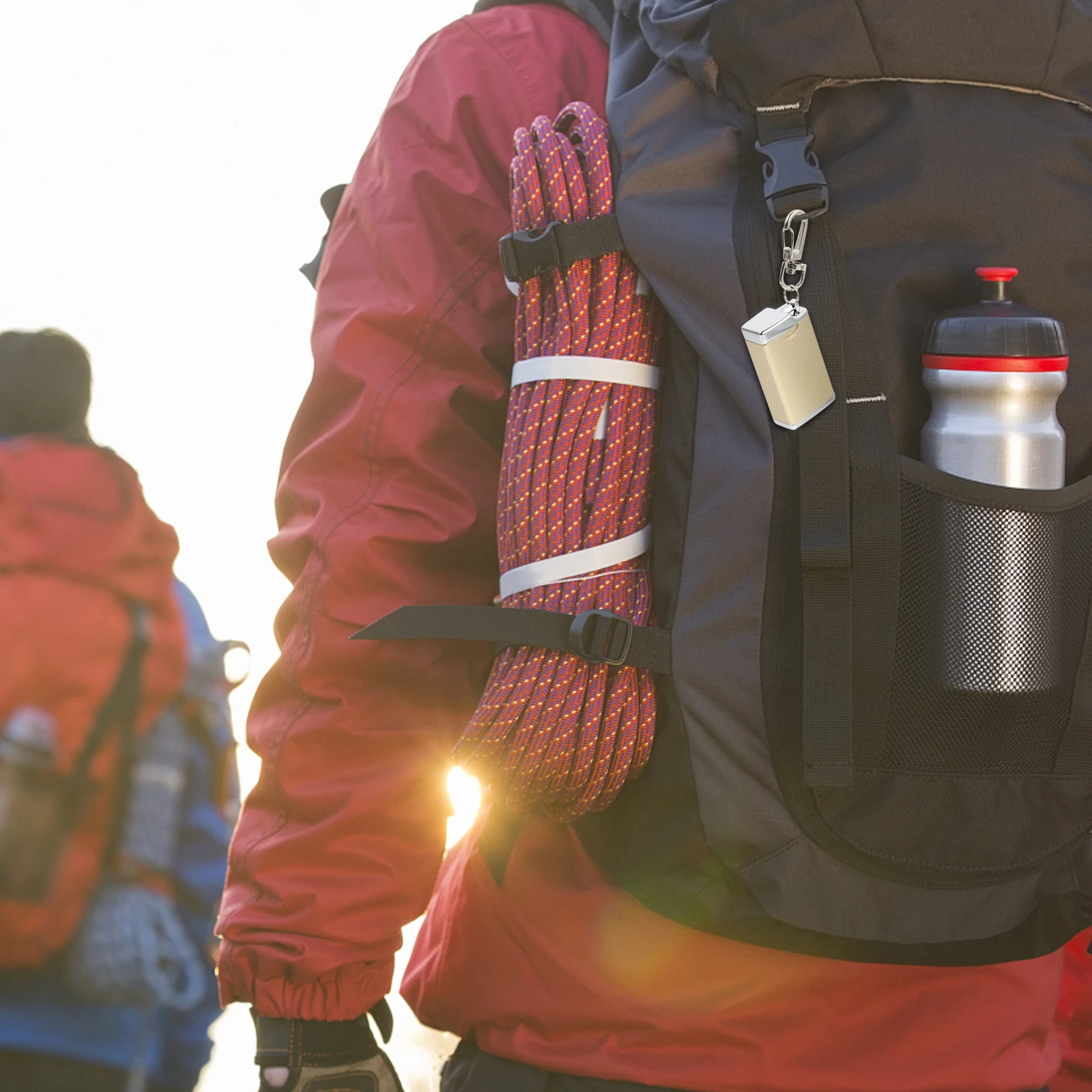 

Portable Metal Ashtray Keychain Golden Keyring Mini Size Lid Cigarette Pocket Male Simple Eco Friendly Reusable