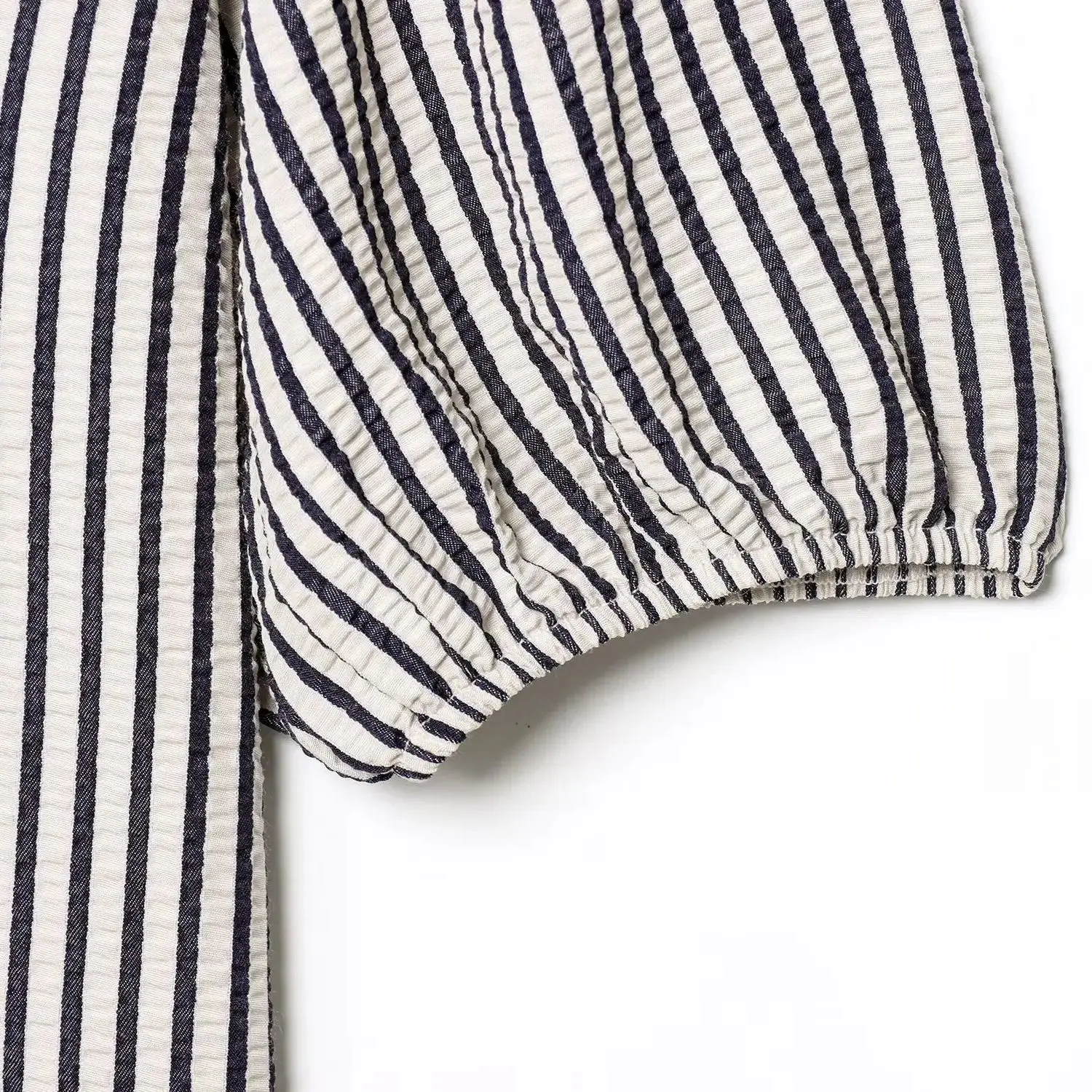 KEYANKETIAN été nouveau femmes rayé à manches courtes col en v papillon nœud décoration couverture chemise femmes petit haut