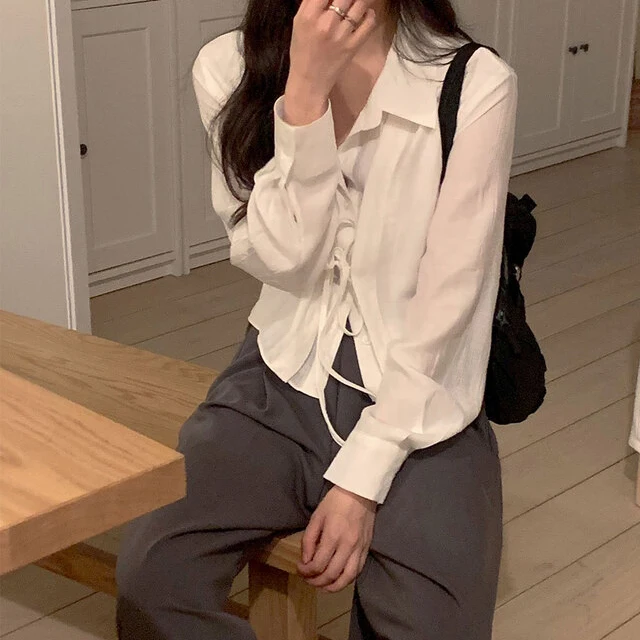 

Весна 2026: Женская рубашка Dongda Gate с дизайнерским узлом, имитация двухслойности, модная внутренняя одежда, стандартный крой, корейский стиль