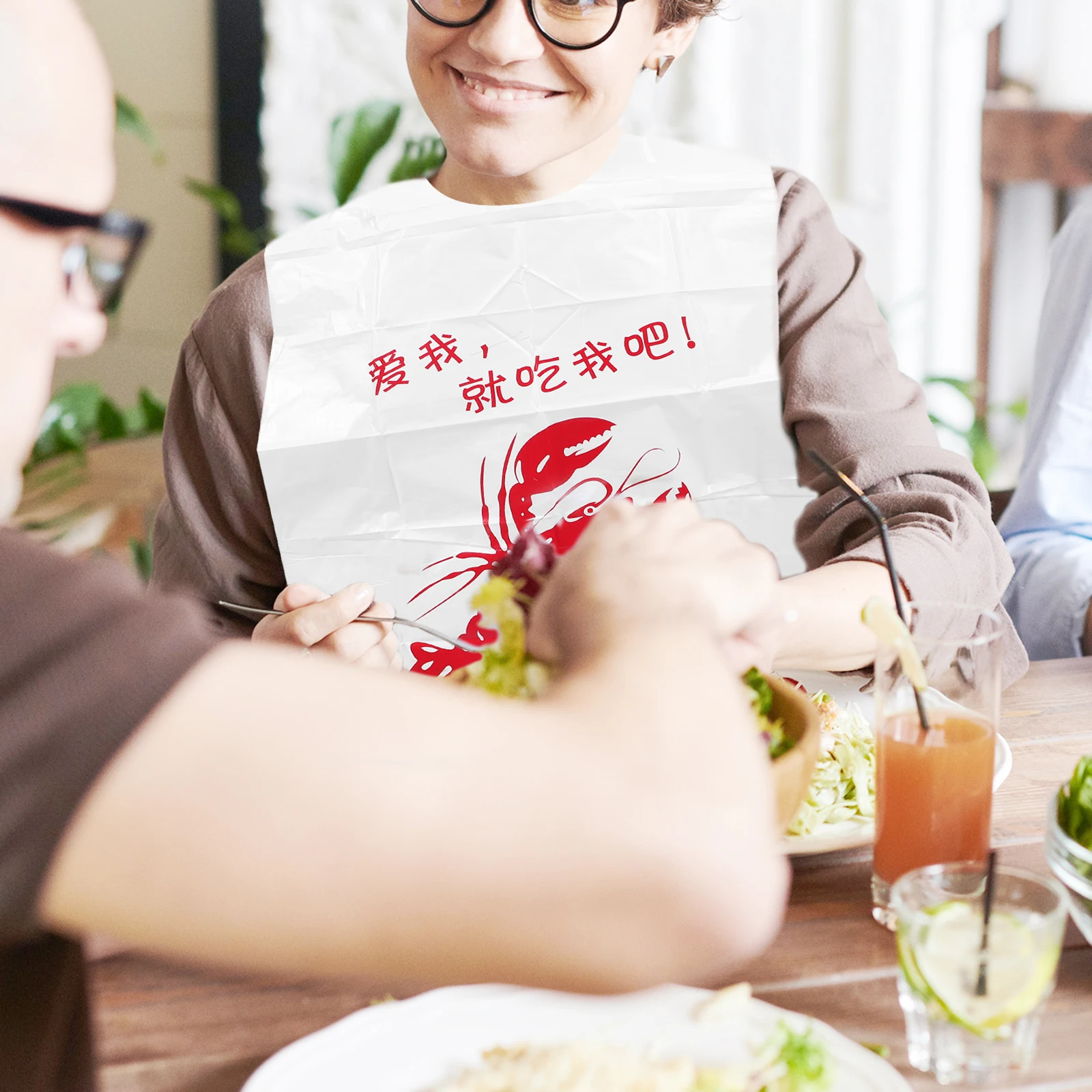 

100pcs Lobster Bibs for Adults 36x60cm Disposable Seafood Aprons Funny Practical Adult Eating Bibs Convenient Food Accessories