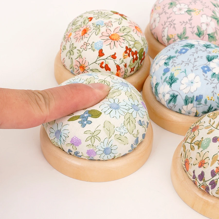 【セール中】1pc 小さな花柄針ホルダーバッグ ? 木製ベース針ホルダー ? 手作り DIY 縫製ツール ? クロスステッチ針パッド