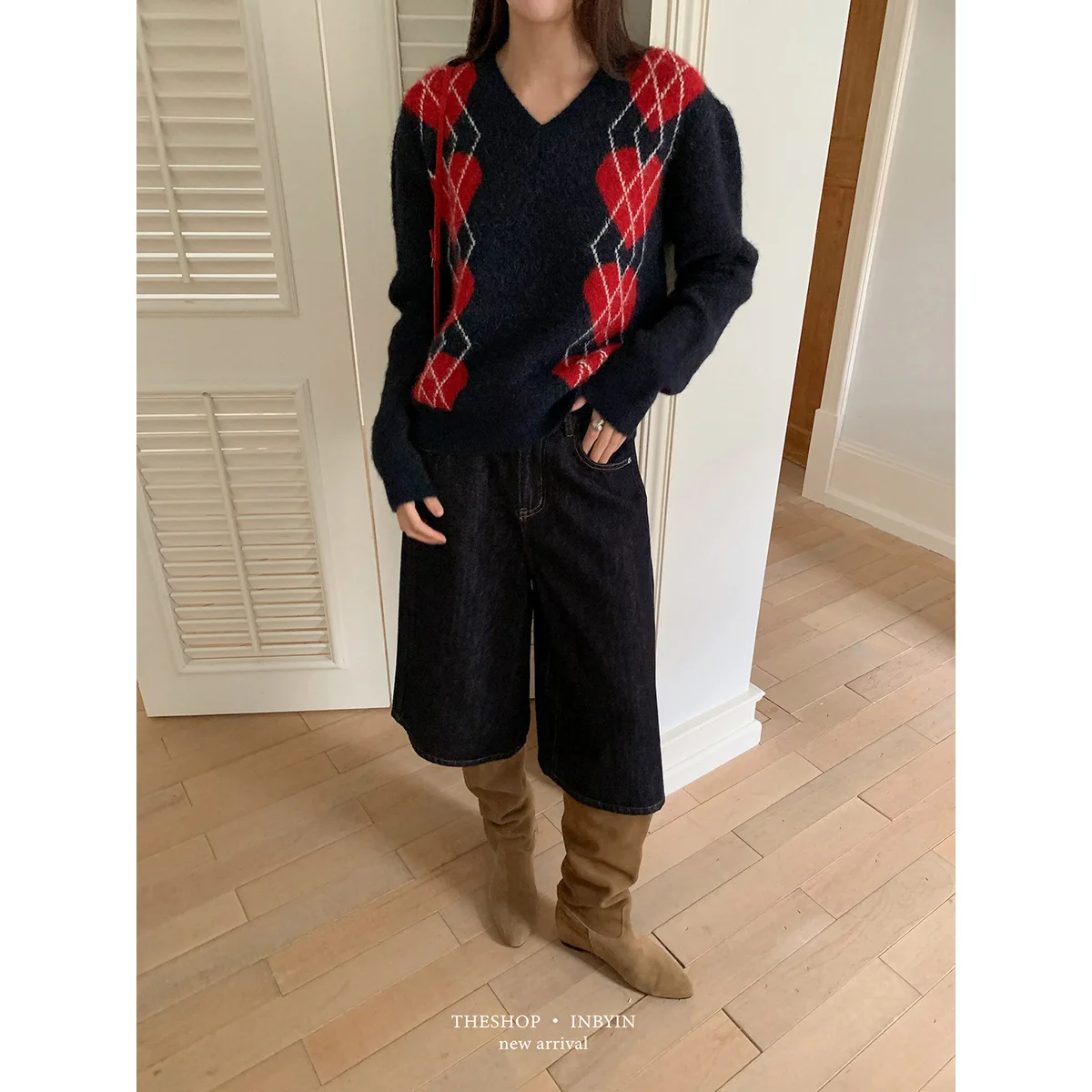 

Свободный женский вязаный топ с длинными рукавами и v-образным вырезом с цветными блоками Diamond Geo