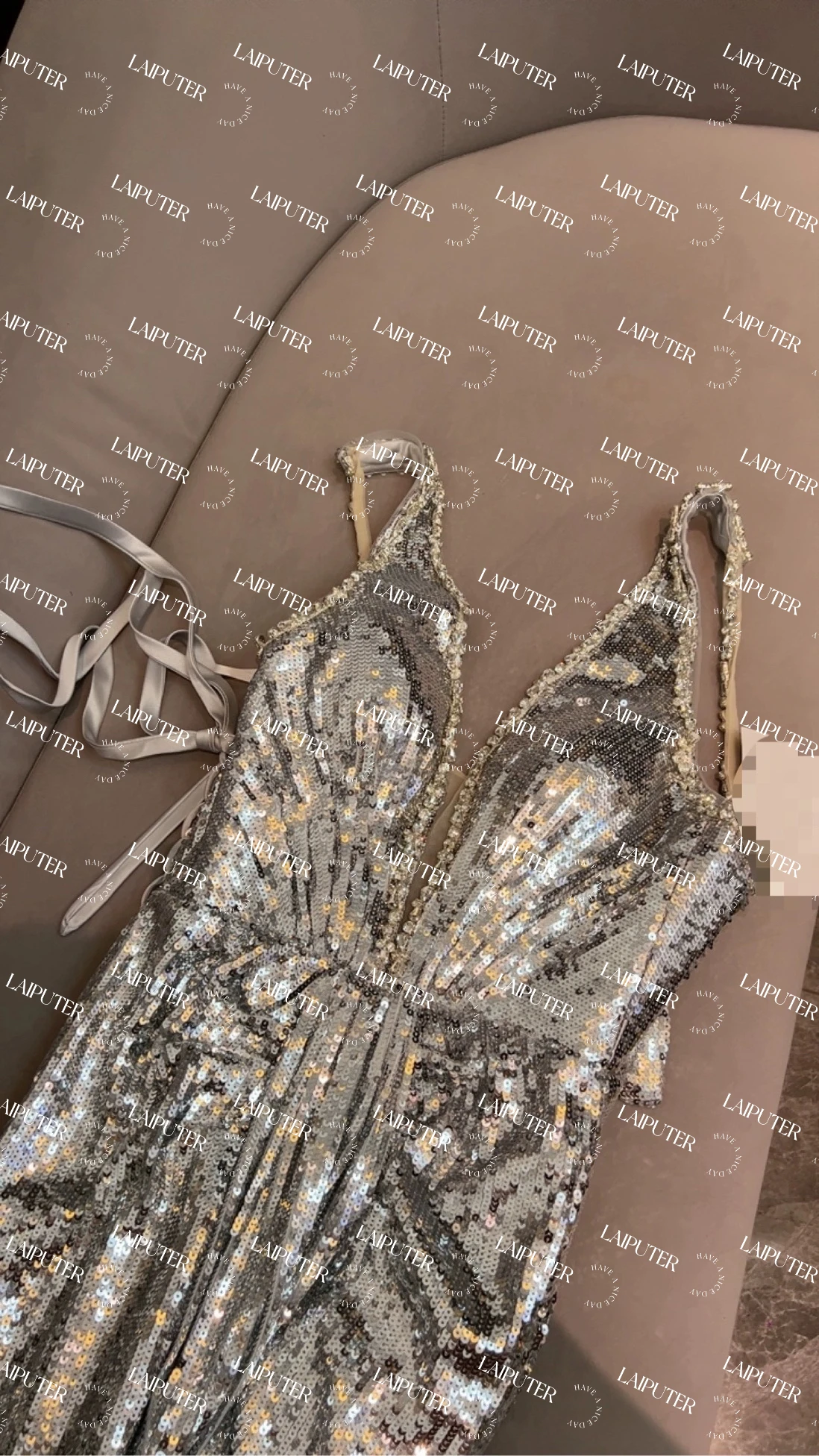 Robe de soirée sirène à paillettes argentées, col licou, col en V, dos nu, perles de cristal, robe de célébrité