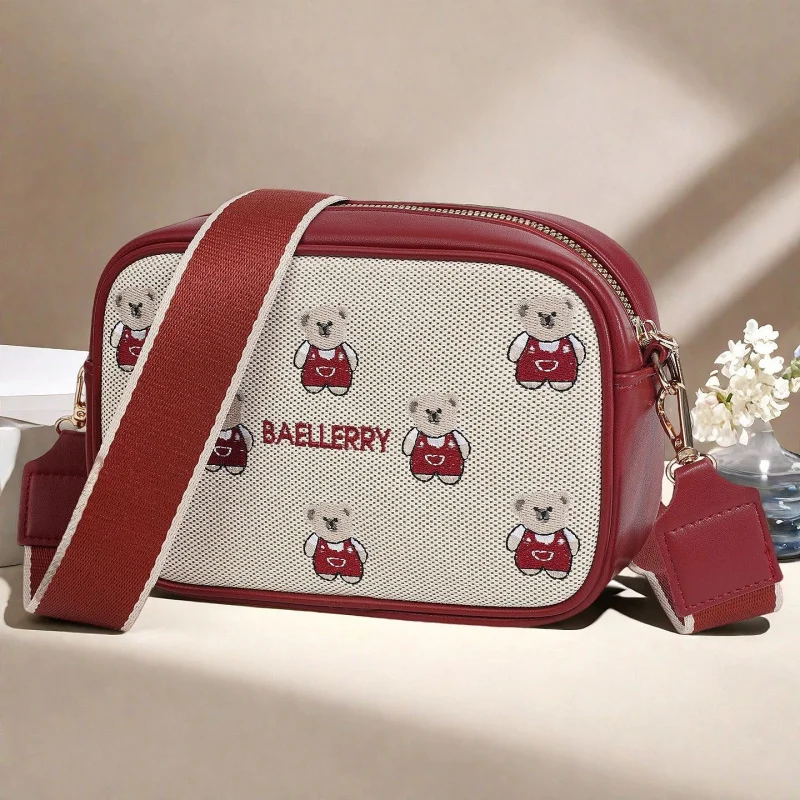 

Новая женская сумка через плечо с вышитым милым медведем, большая вместительная сумка для телефона из искусственной кожи