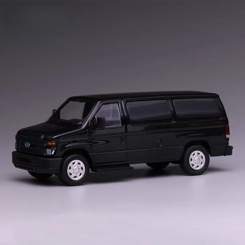 

596 1:64 E350 black plainclothes VAN alloy model