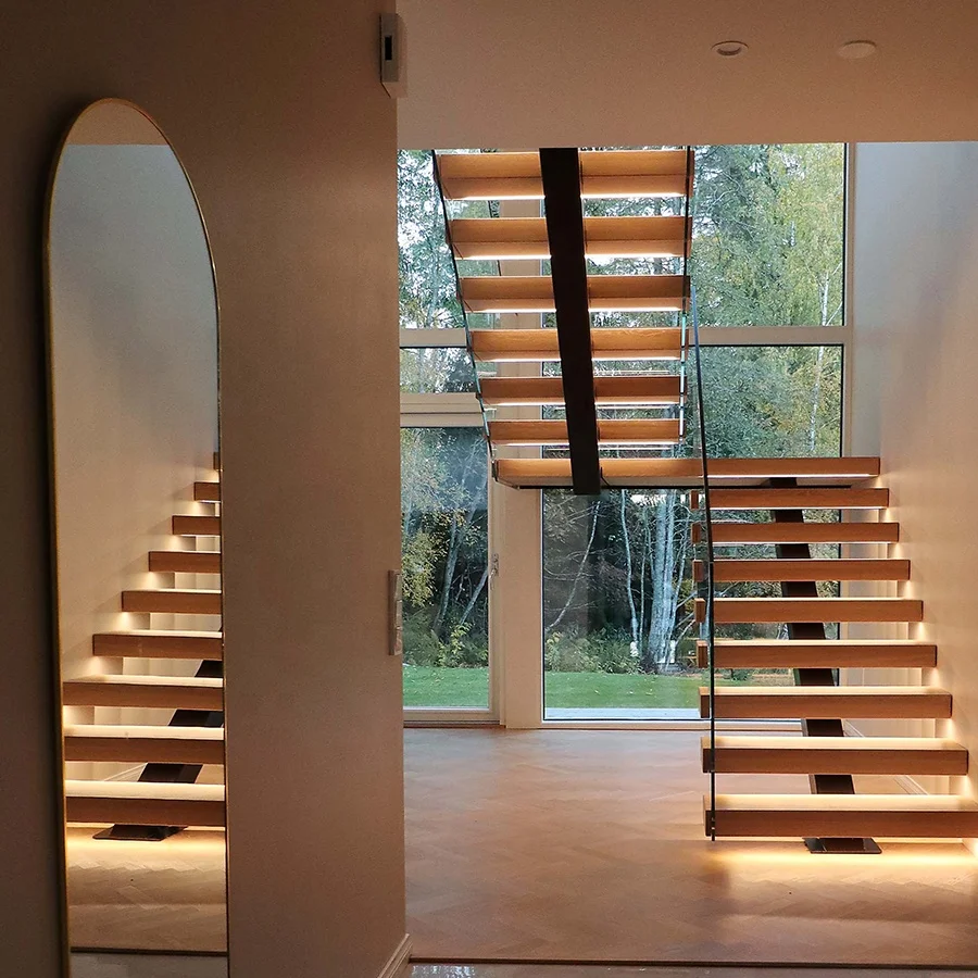 التخصيص رائجة البيع الطراز الحديث المعادن الصلب الخشب الدرج عالية الجودة التجارية الدرج الزجاج المقسى الدرابزين الدرج