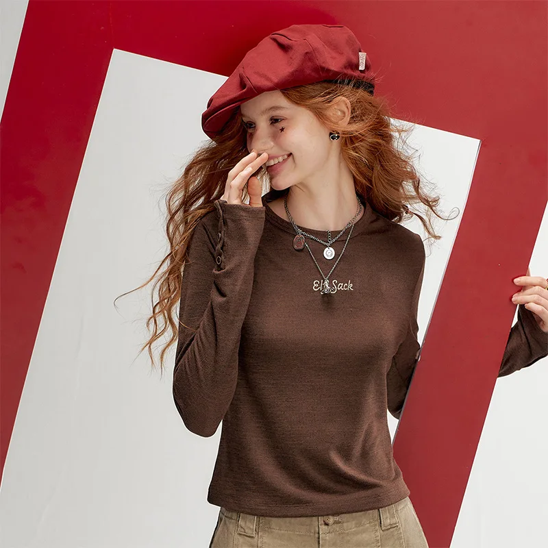 ELFSACK Women Y2K Cropped Long‑Sleeve T‑Shirt with Letter Embroidery, Button Cuff Casual Fall Brown Tee