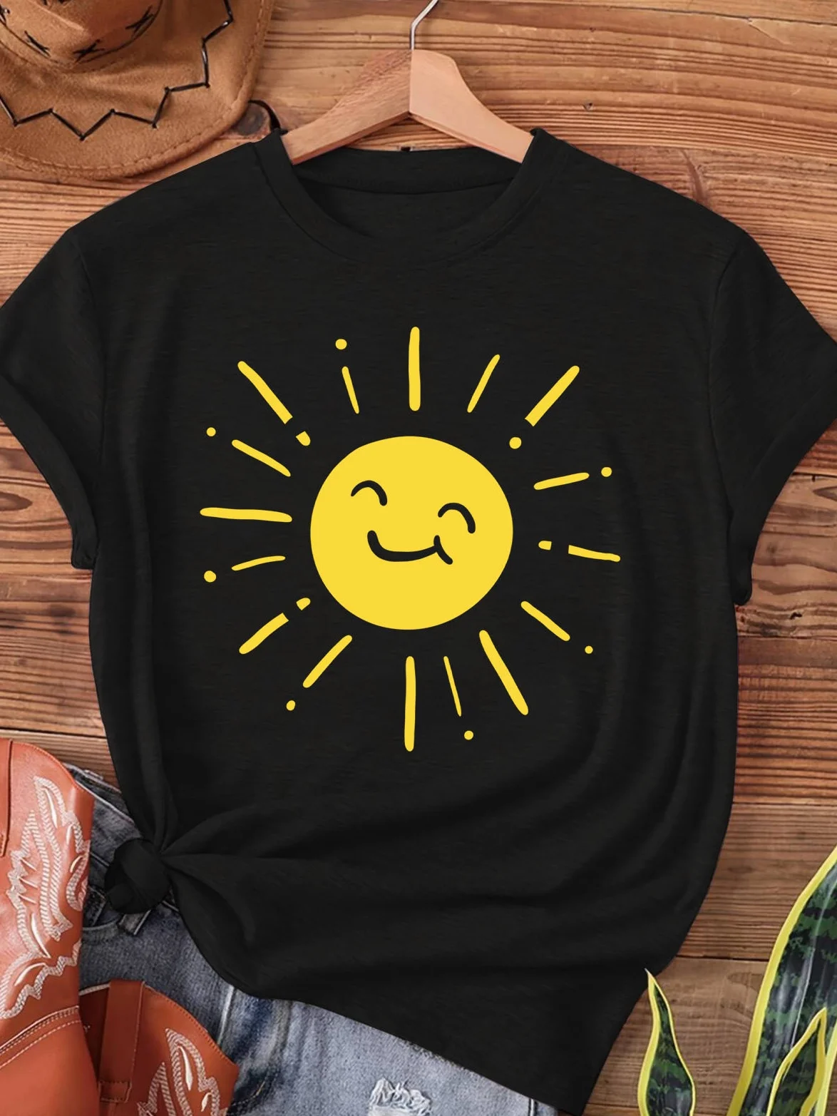 Women's Smiling Sun Graphic T-Shirt Printed Short Sleeve Crew Neck Casual Top Lightweight Breathable Summer and Spring Wear Y2K