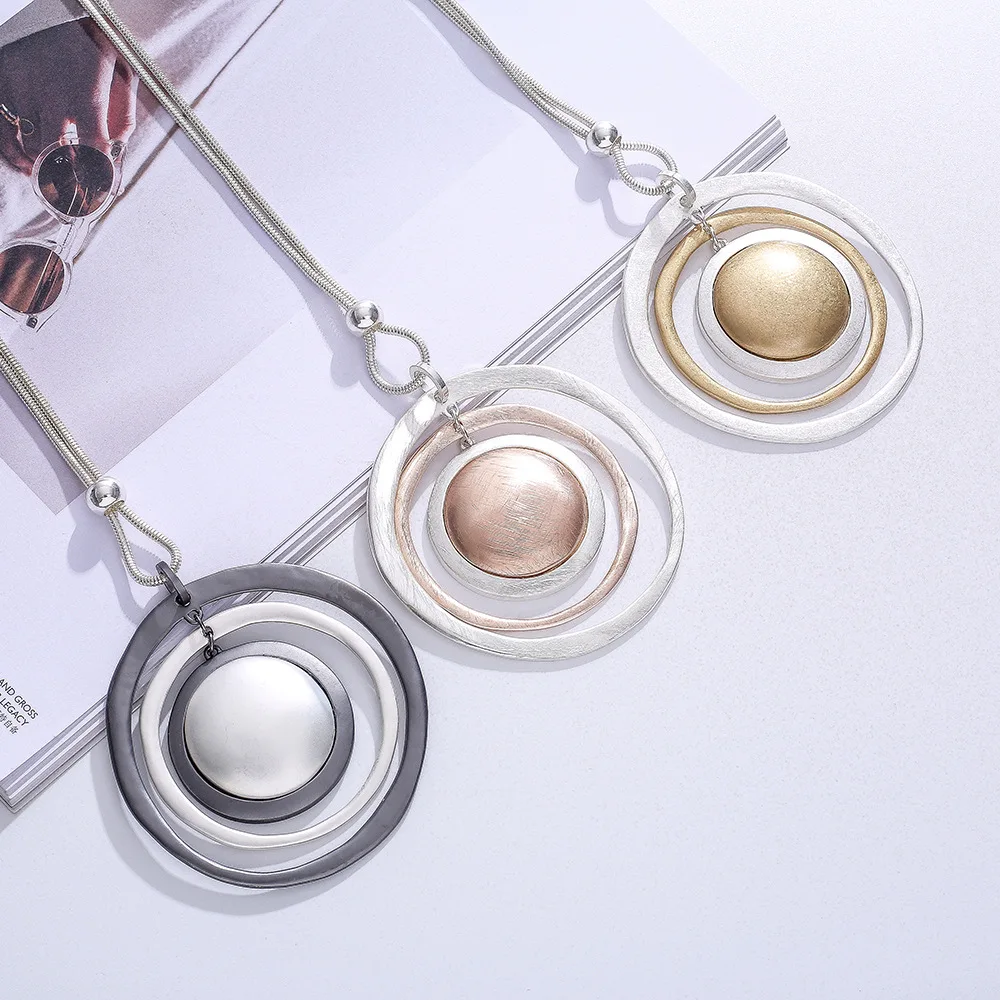 

Kaseakia Statement Long Necklace with Round Contrasting Color Pendant, Retro Simple Women's Sweater Chain Fashion Jewelry