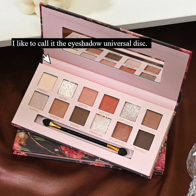 Cappello Han einen spiegel e schminkt sich mit einem tweed der 1.000-gelben augen