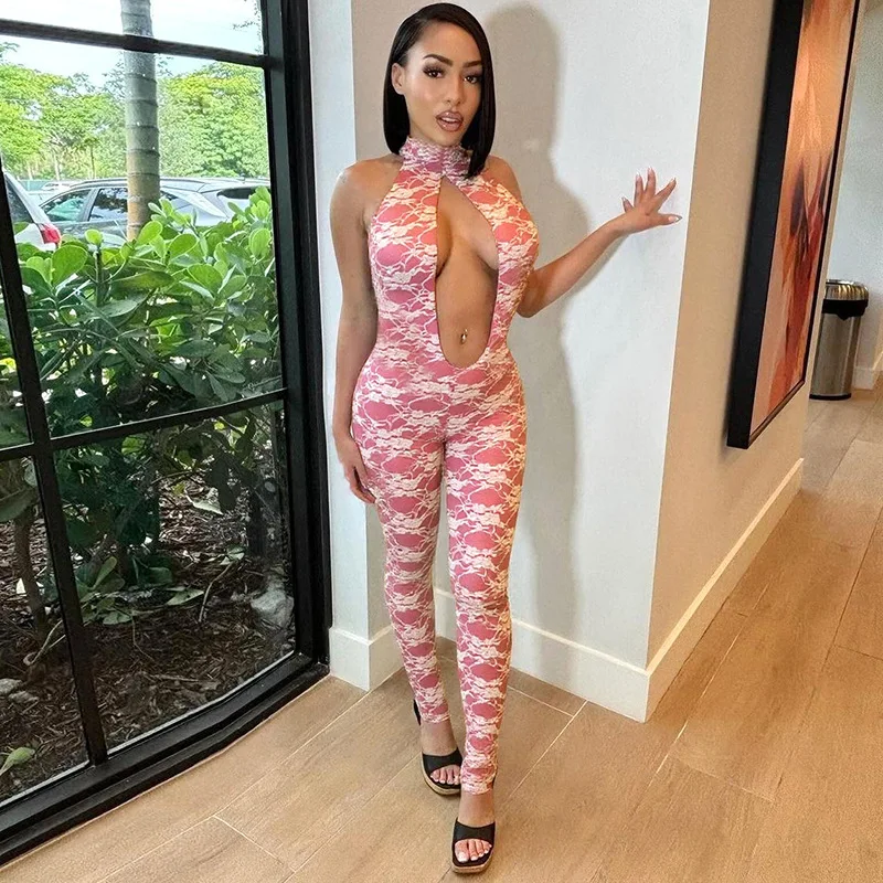 Three Sisters New Arrivals 2025 Summer Fashion Sexy Prom Nightclub Woman Clothing Lace Up Sleeveless Lace Backless Pink Jumpsuit: Nowości Three Sisters Lato 2025 Moda Sexy Sukienka na Bal Klubowa Damska Odzież Sznurowana Bez Rękawów Koronkowa Bez Pleców Różowy Kombinezon