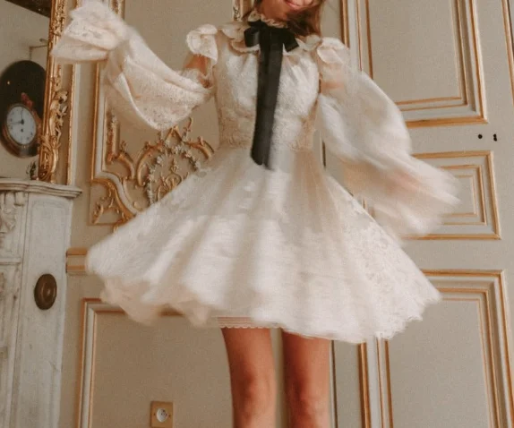 Verngo Puff Long Sleeves Princess Short Wedding Party Dress Lace Applique High Neck Mini Vintage Bride Gowns Robe de mariage