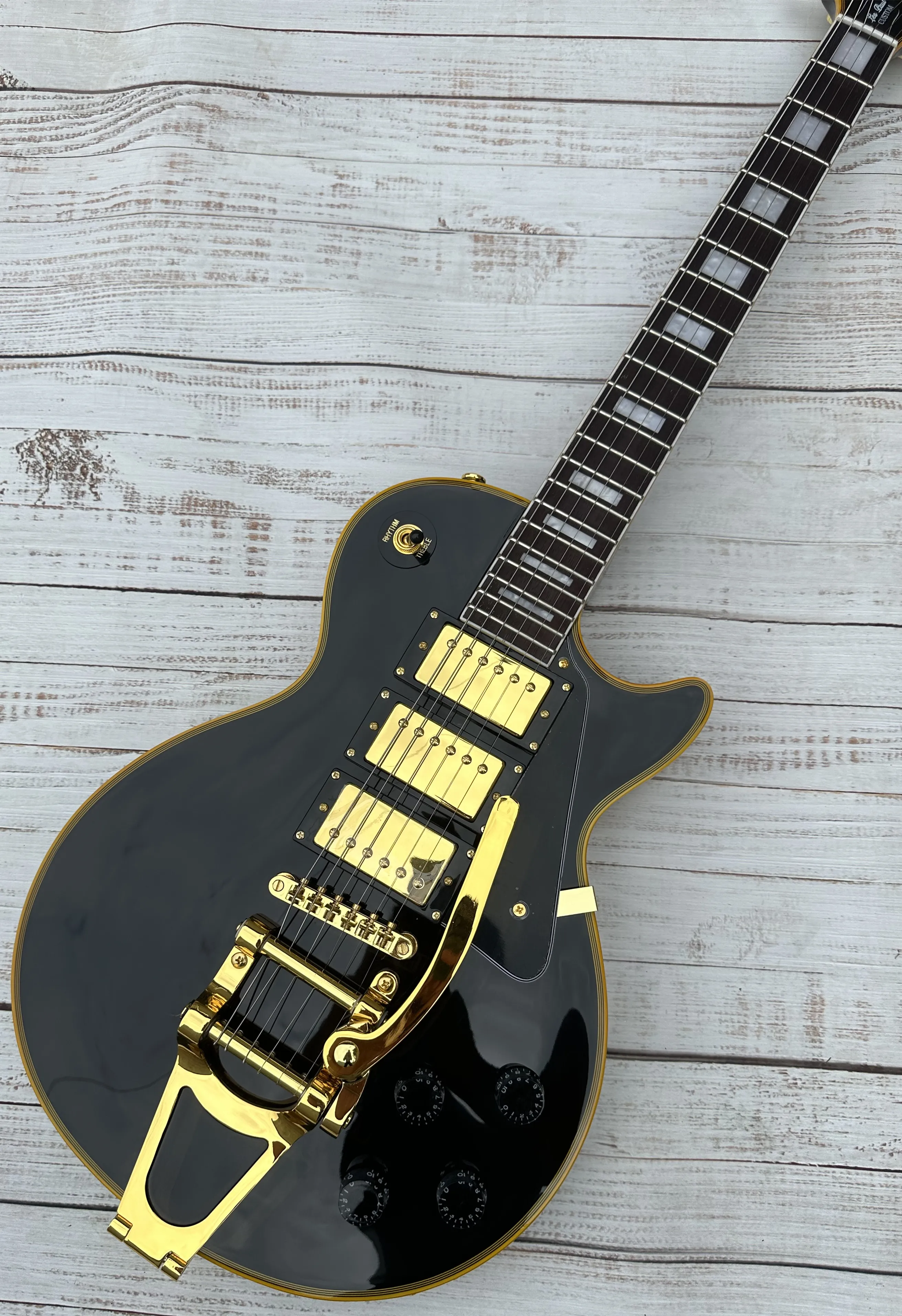 Customized electric guitar, yellow logo and body binding, gold vibrato, gold accessories, quick shipping