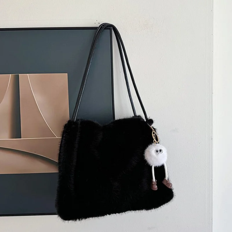 

Spacious Designer Look Tote Bag For Women: Elegant Leather Handbag With Shoulder Straps, Classic Ladies Carry All