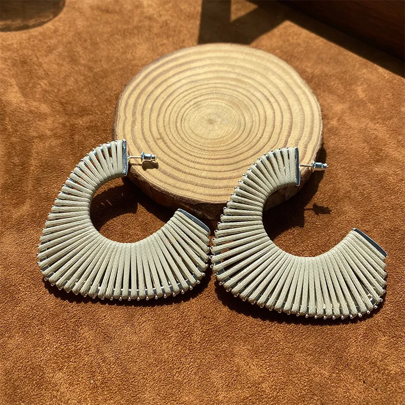 

Luxury Hand Woven Hollow C-shaped Earring with Platinum-plated Vintage Exaggerated Personalized Large Earrings for Women