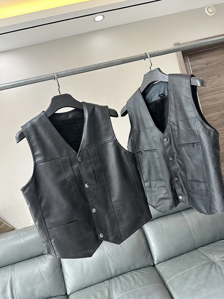 

Sli Men's Faux Leather Vest Winter Warm Thiened Stand Collar V-Ne Single Button Closure Color Faion Urban Sle