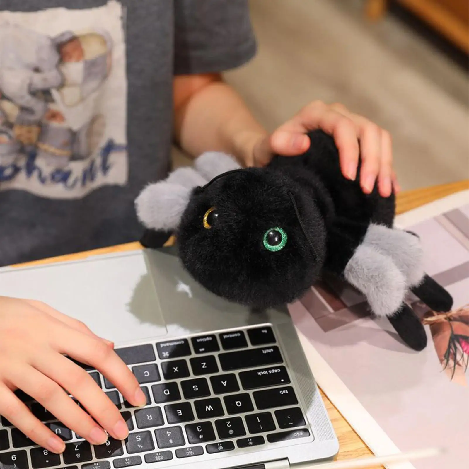 Formica di pezza Formica che accompagna la bambola per bambini Peluche Decorazioni per la casa Bambola per Halloween Adolescenti Adulti Camera dei bambini Letto Divano Auto Studio