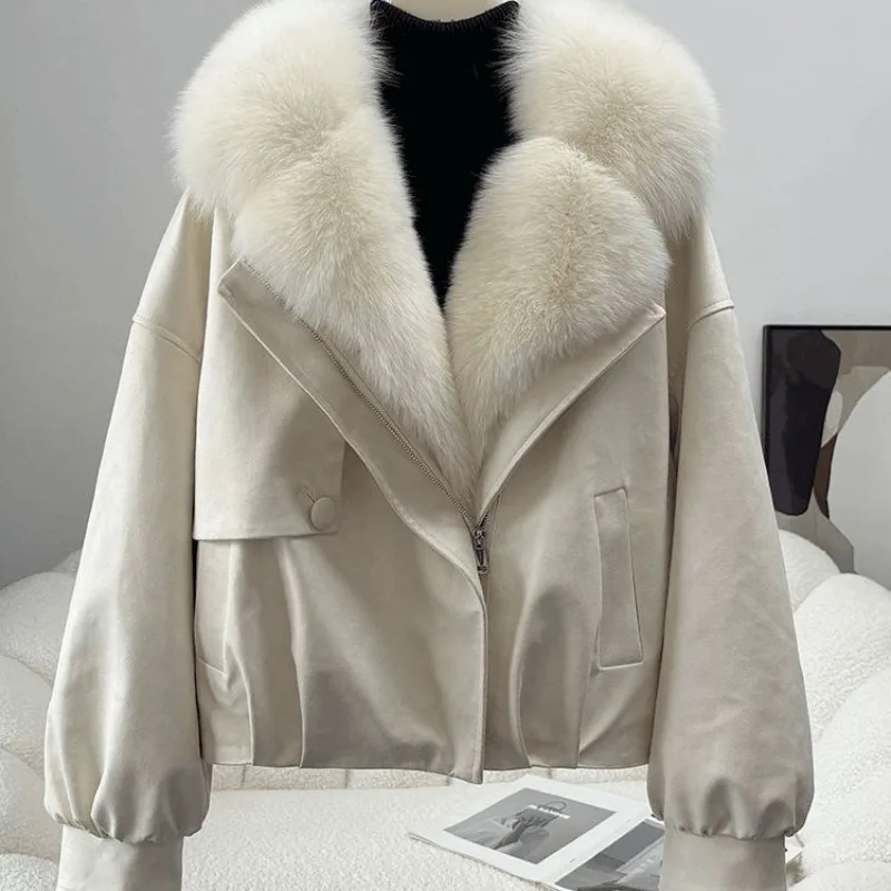 New Winter Stylish Short Cotton-padded Jacket with A Fur Collar for Women, A High-end White Laid-back Style Warm Versatile Coat.
