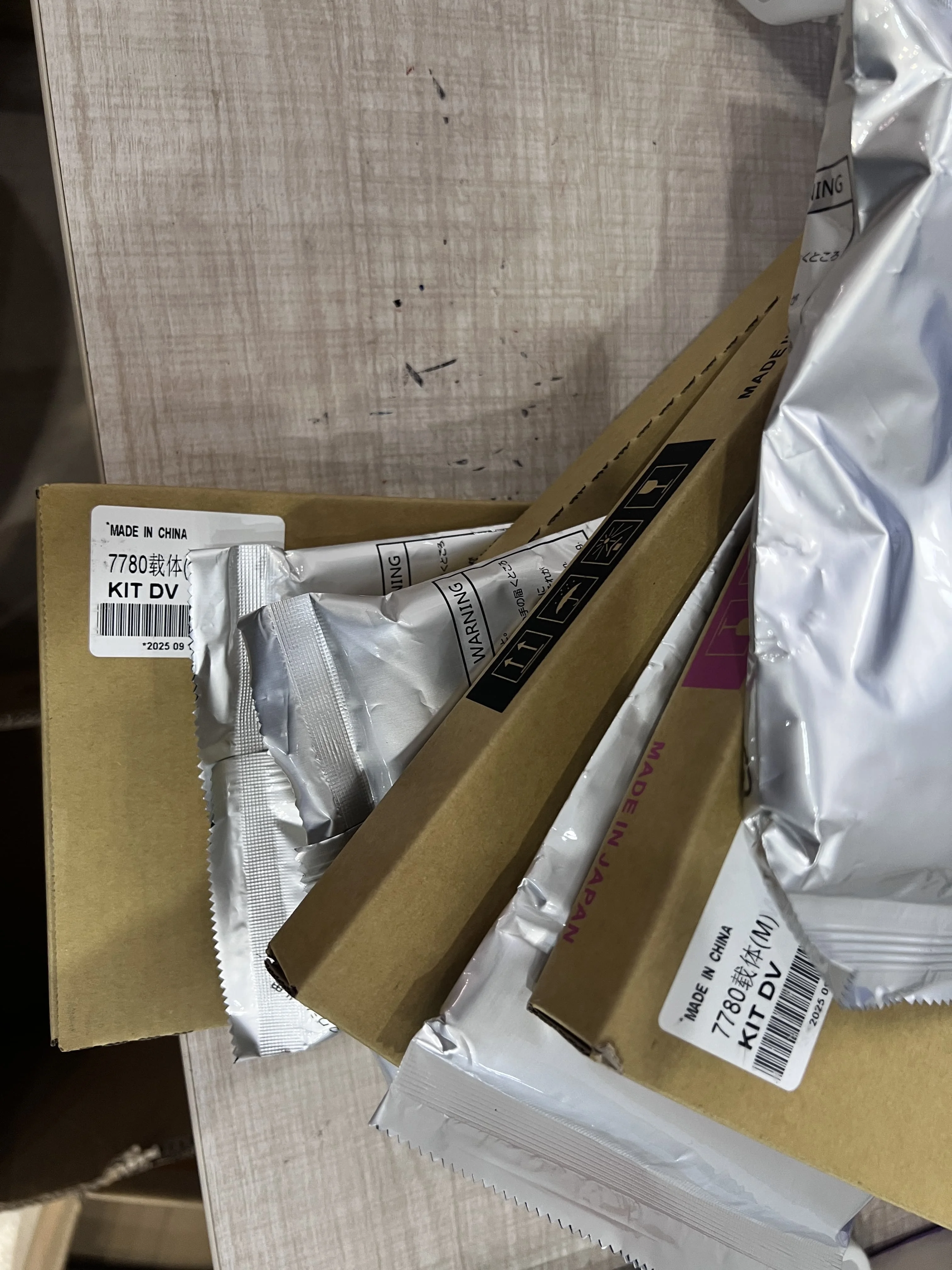 

1pcs Developer Powder KCMY For Xerox DC240 242 C75 J75 C70 C60 500 7550 6500 550 5065 7600 700 550 560 5580 6680 7780 6550 C7550