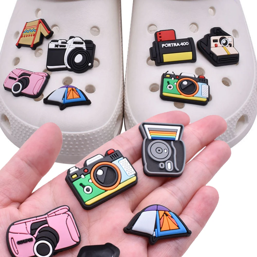 Accessoires de chaussures en PVC pour Crocs, breloques, insigne d'appareil photo, femmes, sandales, épingles pour enfants, décoration de jeans pour hommes, cadeau de Noël, vente en gros, 1PC