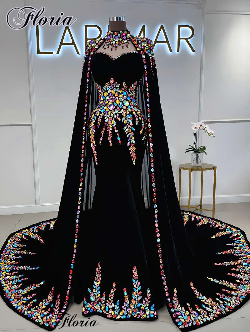 Luxuriöse Abendkleider aus schwarzem Samt mit Cape-Kristallen, Promi-Kleider, Meerjungfrau-formales Ballkleid, Robes De Soirée, maßgeschneidert