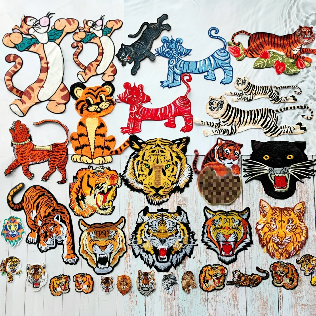 embroidery tiger patches,embroidered lion badges,cartoon wolf appliques animal patch DIY accessory WF22862