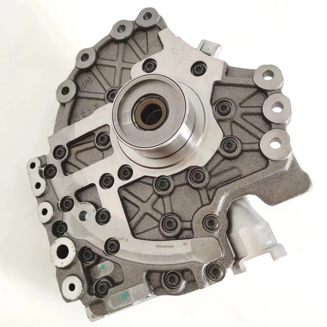 The new original 6F35E 6F35 automatic transmission system transmission oil pump is suitable for Ford