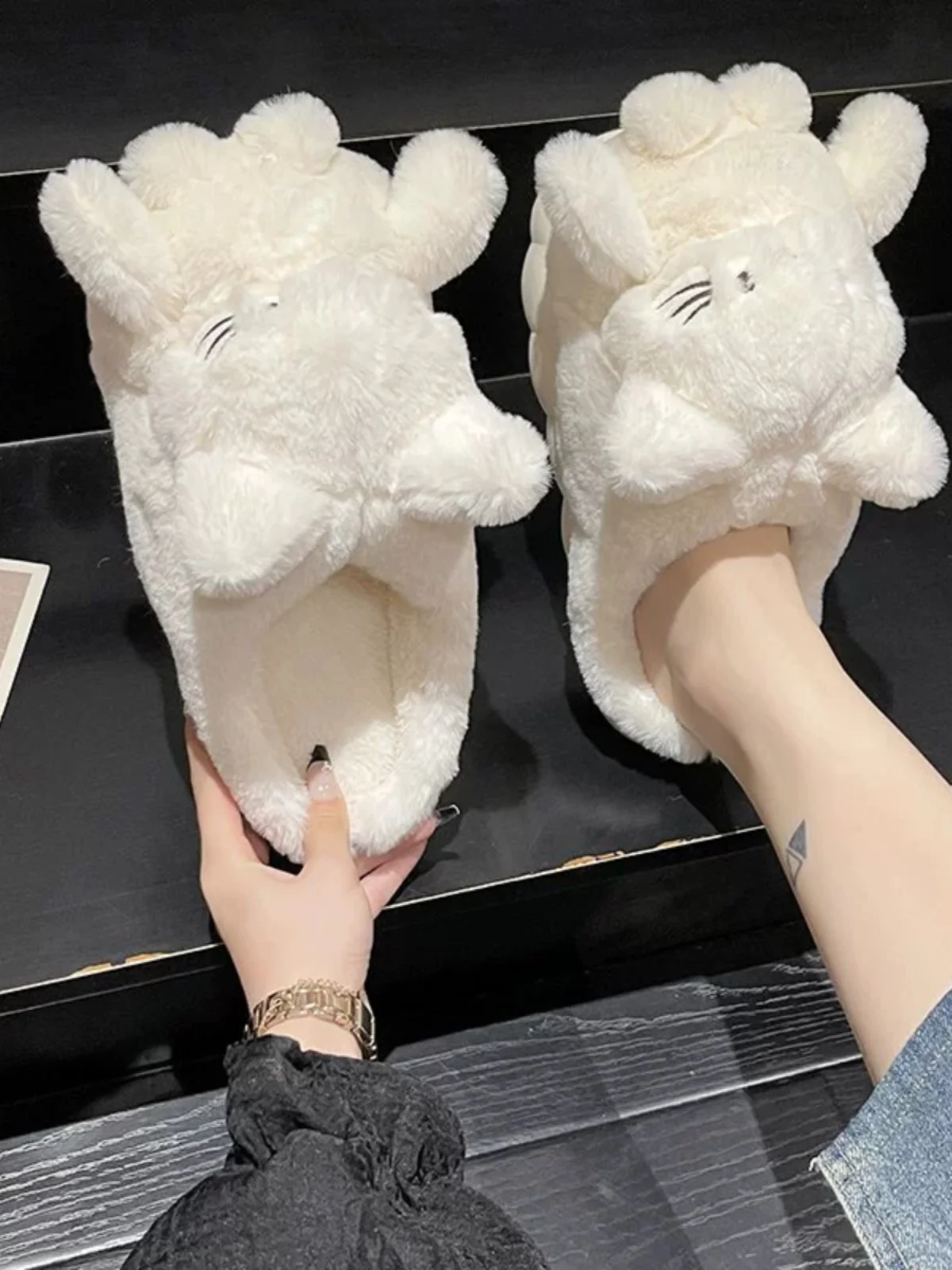 Female Shoes Slippers Flat Med Winter Footwear Flock Slides Fashion 2023 Massage Luxury Rubber Basic Fabric PU Rome Female Shoes