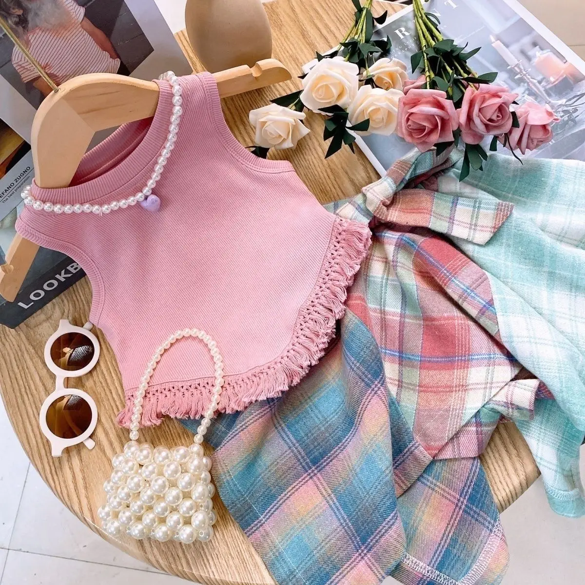 

Girls' Summer Set 2024 New Fashionable and Western Style Children's Baby Knitted Vest Checkered Flower Bud Two Piece Set