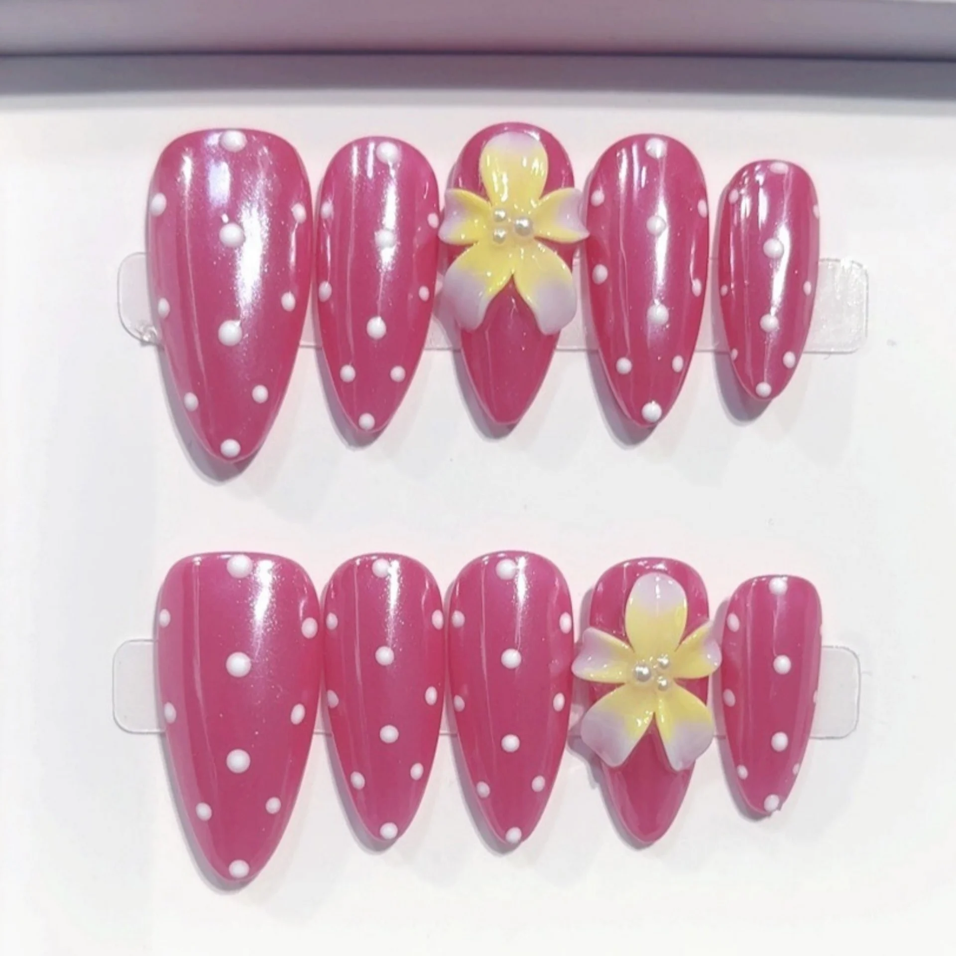 

10pcs polka dot design handmade fake nails Spicy girl pink almond flower stick on false nail tips simple wearable press on nails