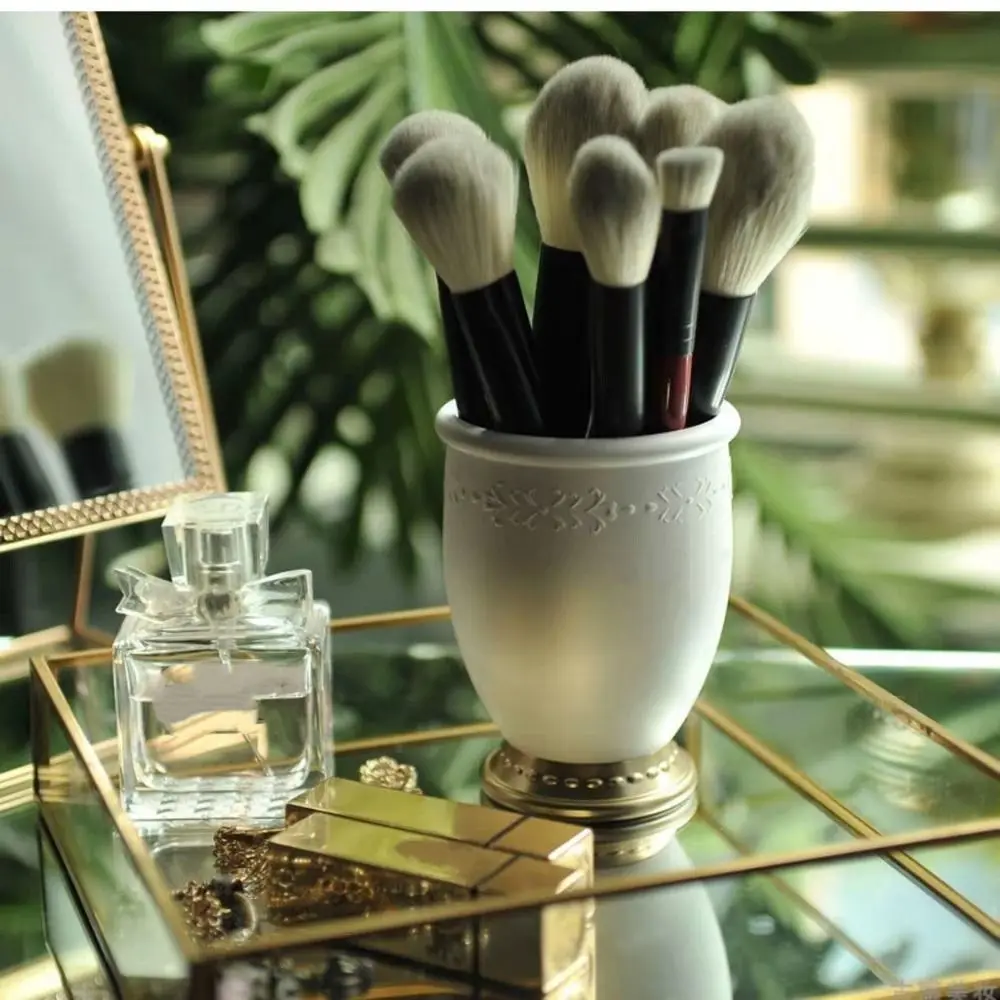 French Retro Makeup Brush Holder Lipstick Eyebrow Pen Container Cosmetic Tools Organizer Embossed Portrait White