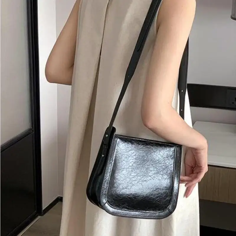 Light Luxury Fashion High Sense Patent Leather Bright Shoulder Bag Simple Casual Everything Personalized Oblique Span Bag Trendy