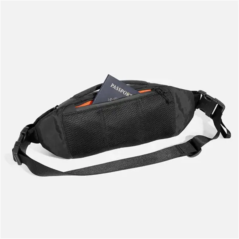 City Sling 3X Pac Waterdichte Borsttas Nylon - usage example