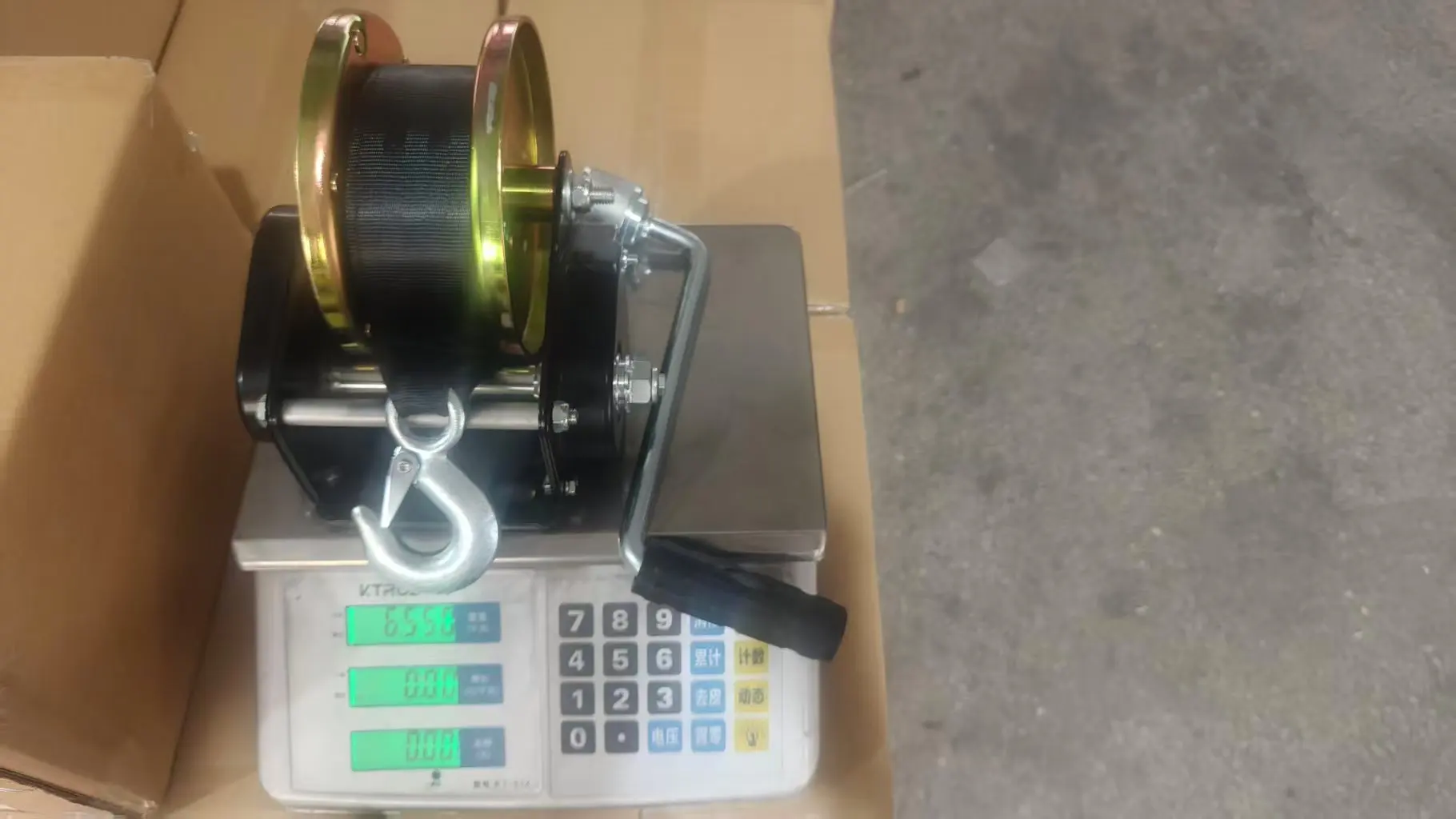 2500lbs Manual Hand Winch Brake 4.2:1 Gear Ratio 50mm X 10m Webbing ISO/CE Certified Powder Coated Black/Zinc Plated 1 Year