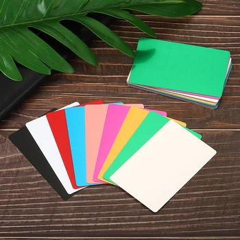 10-60ชิ้นนามบัตรโลหะนามบัตรอลูมิเนียมหลากสีบัตรแกะสลักเลเซอร์บัตรของขวัญ DIY บัตรโลหะแผ่นอุปกรณ์สำนักงาน